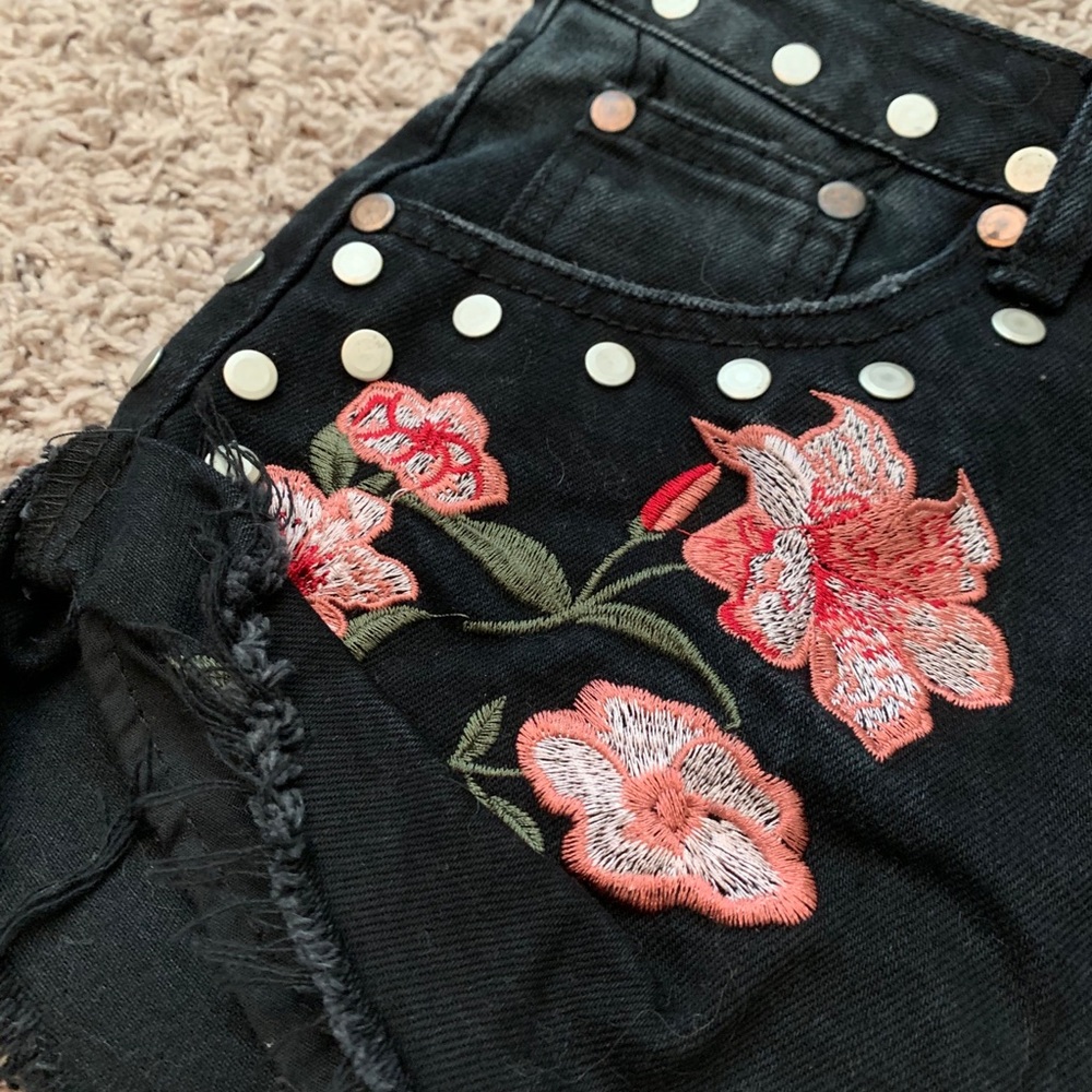 Shorts - Picture 4 of 4